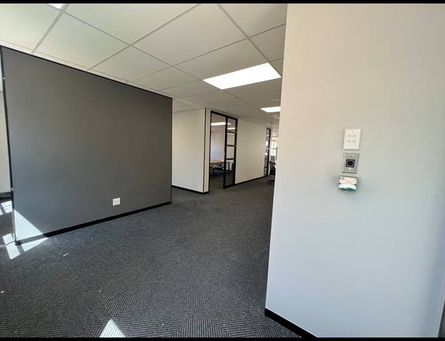 130M² OFFICE TO LET IN HYDE PARK